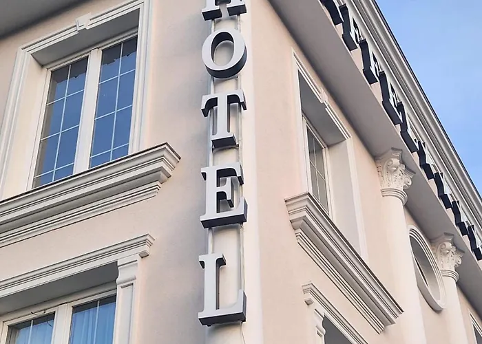 Eiffel Hotel Yrsheku