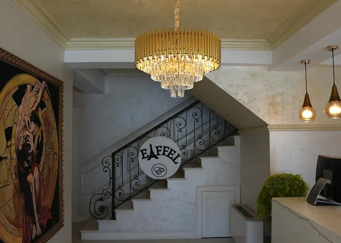 Eiffel Hotel Yrsheku