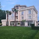 Eiffel Hotel