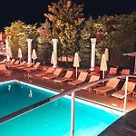 Eiffel Hotel