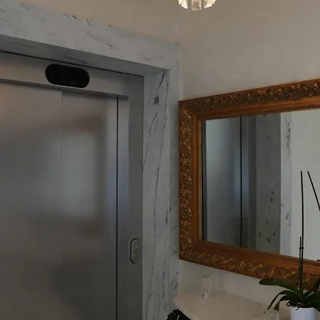 Hotel Eiffel Yrshek