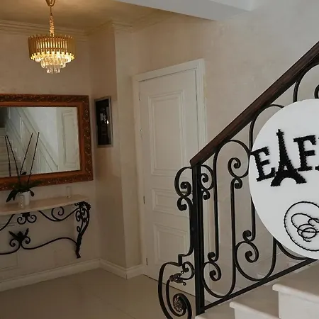 Hotel Eiffel Yrshek