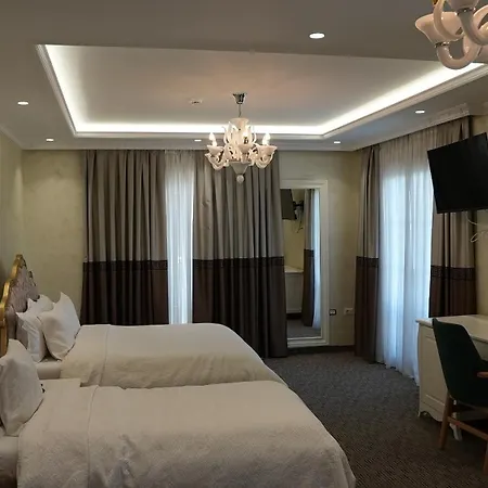 Eiffel Hotel Yrshek