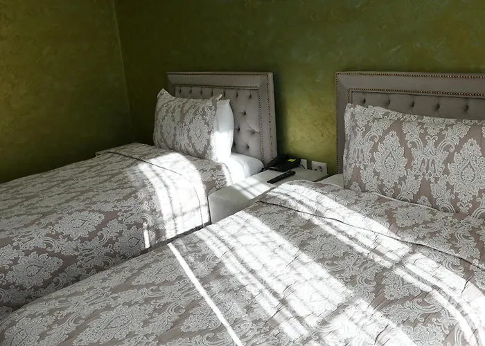 Eiffel Hotel Yrsheku